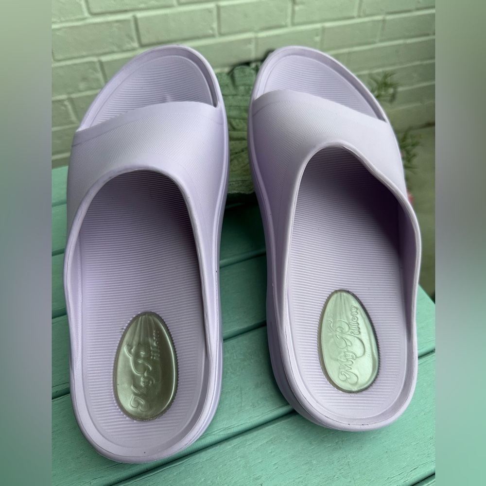My Pillow Slide Sandals Size 10 Lavender, Non Slip bottom, Like new